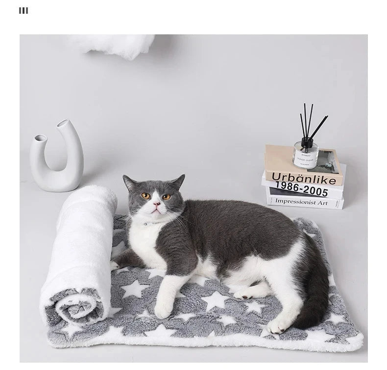 Flannel Pet Sleeping Mat ๐๏ธ โ Soft & Washable Blanket for Dogs & Cats ๐พ