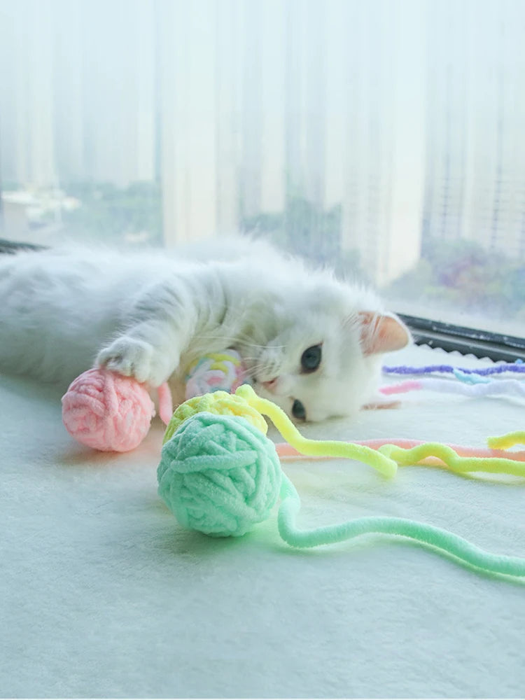 ๐งถ๐ฑ Interactive Yarn Ball Cat Toy with Bell Sound ๐ต โ Perfect for Kittens & Puppies ๐พ