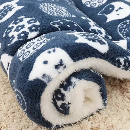 Flannel Pet Sleeping Mat 🛏️ – Soft & Washable Blanket for Dogs & Cats 🐾