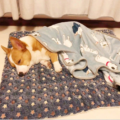Flannel Pet Sleeping Mat 🛏️ – Soft & Washable Blanket for Dogs & Cats 🐾