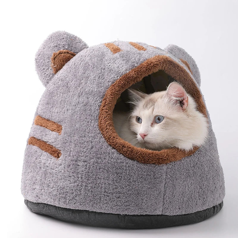 Cozy Bear Cat Bed Cave – Soft Plush Winter Nest