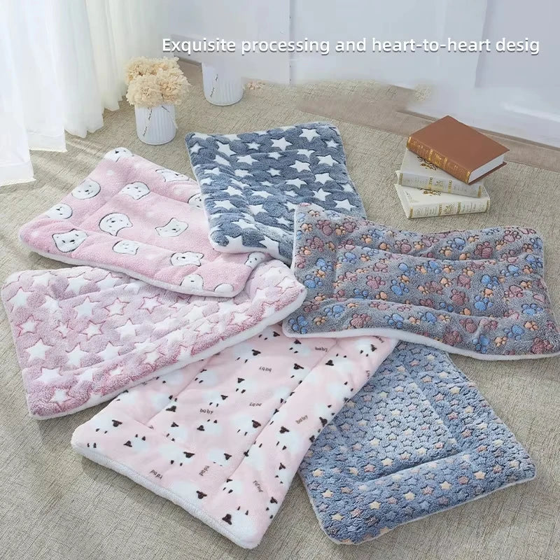 Flannel Pet Sleeping Mat 🛏️ – Soft & Washable Blanket for Dogs & Cats 🐾