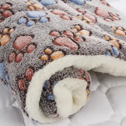 Flannel Pet Sleeping Mat 🛏️ – Soft & Washable Blanket for Dogs & Cats 🐾