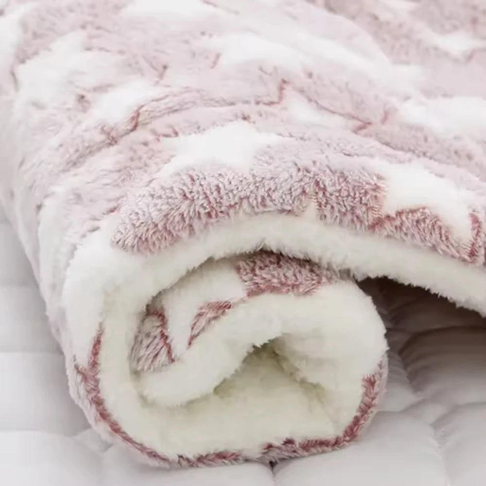 Flannel Pet Sleeping Mat 🛏️ – Soft & Washable Blanket for Dogs & Cats 🐾