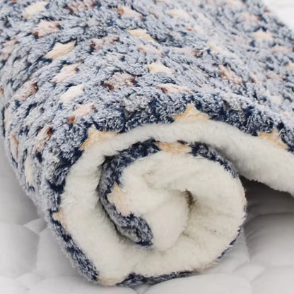 Flannel Pet Sleeping Mat 🛏️ – Soft & Washable Blanket for Dogs & Cats 🐾