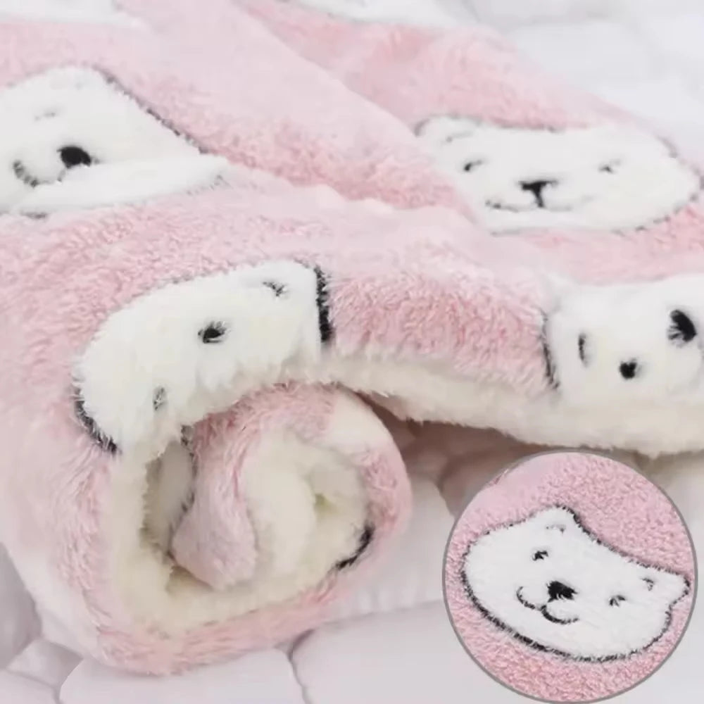 Flannel Pet Sleeping Mat 🛏️ – Soft & Washable Blanket for Dogs & Cats 🐾
